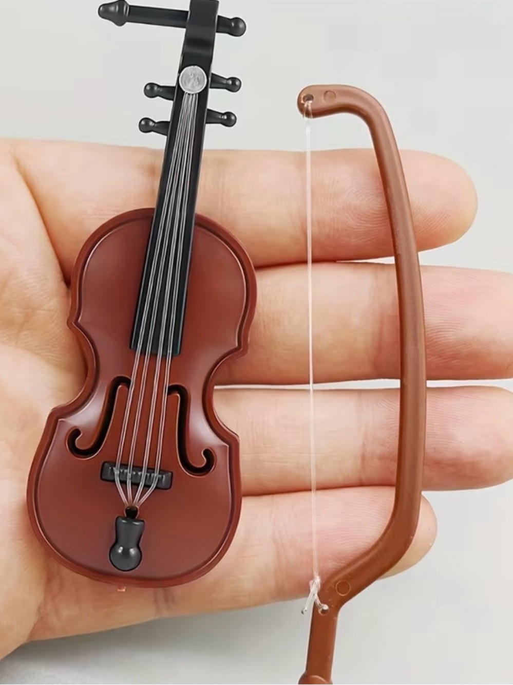Tiny Violin (3.3 x 2.7 inches)